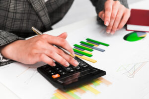 empresaria trabajando escritorio oficina